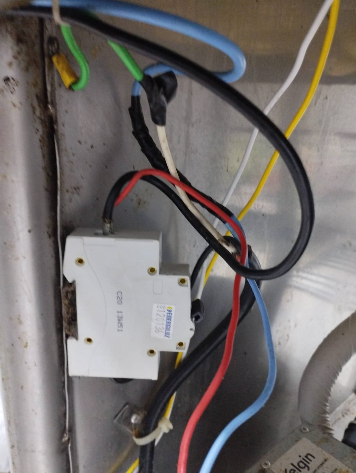 Novo componente elétrico instalado